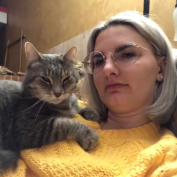 Meet your Posher, Gabrielle - Picture 1 of 1